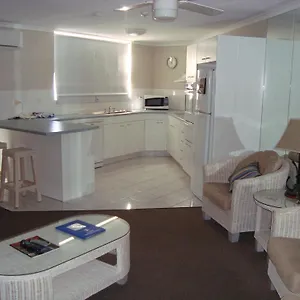 https://grosvenor-beachfront-apartments.queenslandhotels.net